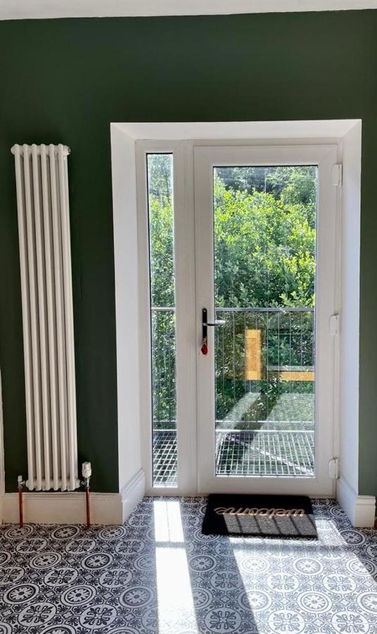 Treetops & Viaducts; Open Plan Two-Bed Apartment Walsden Exterior photo